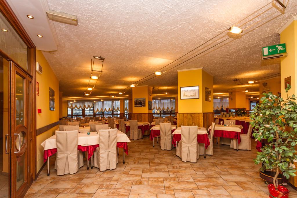 Relais Des Alpes Hotel Oulx Buitenkant foto
