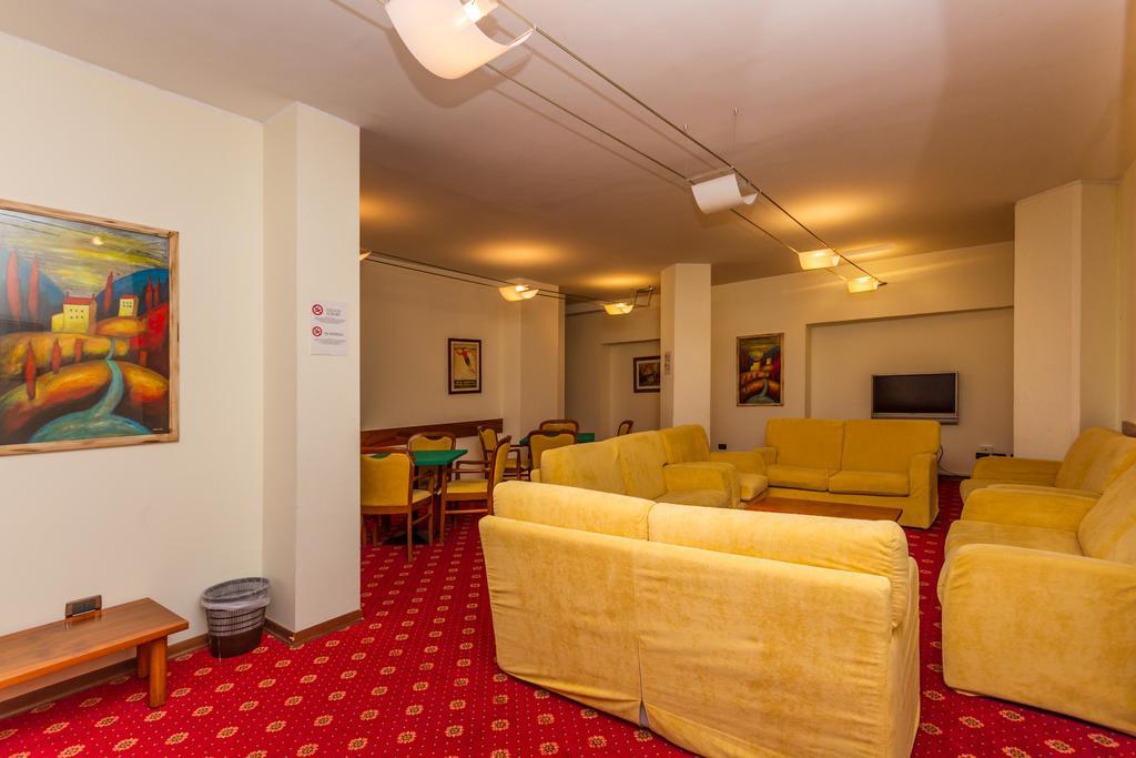 Relais Des Alpes Hotel Oulx Buitenkant foto