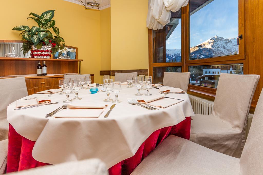 Relais Des Alpes Hotel Oulx Buitenkant foto