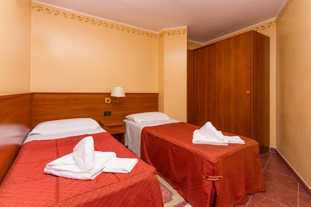 Relais Des Alpes Hotel Oulx Kamer foto
