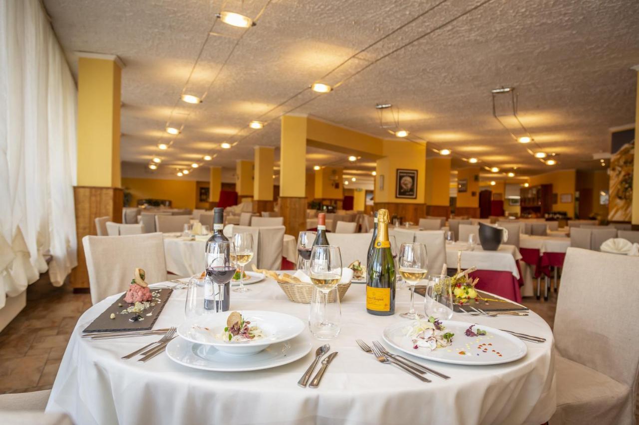 Relais Des Alpes Hotel Oulx Buitenkant foto